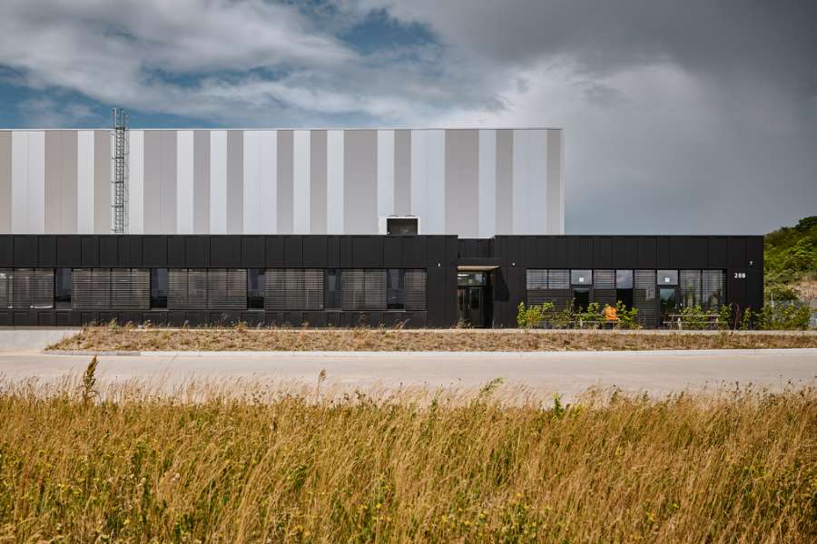 Environmentally friendly logistics building clad with façade cassettes, Hedelandsvej 28B, 2640 Hedehusene, Denmark